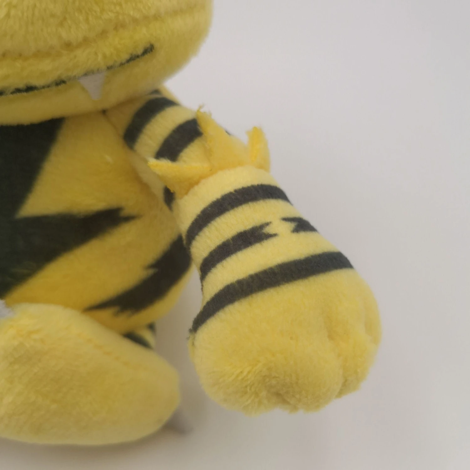 Elektek Eleboo Plüsch Pokemon (ca. 13cm) 5 Elektek Eleboo Plüsch Pokemon (ca. 13cm) – Bild 5