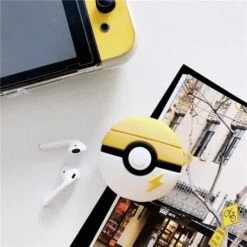 Pikachu Airpods Cases Pokemon Evoli, Schiggy, Pikachu Uvm. -Pkm.store-verkäufe product image 1747435504
