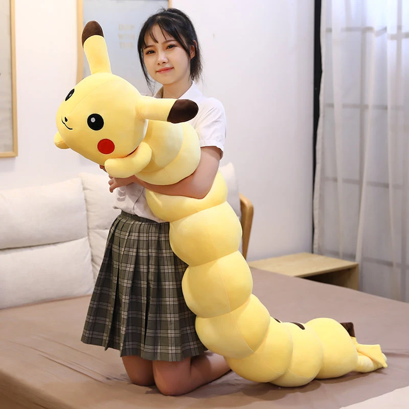 Riesiger Pikachu Kuschelwurm Stofftier 6 Riesiger Pikachu Kuschelwurm Stofftier – Bild 6