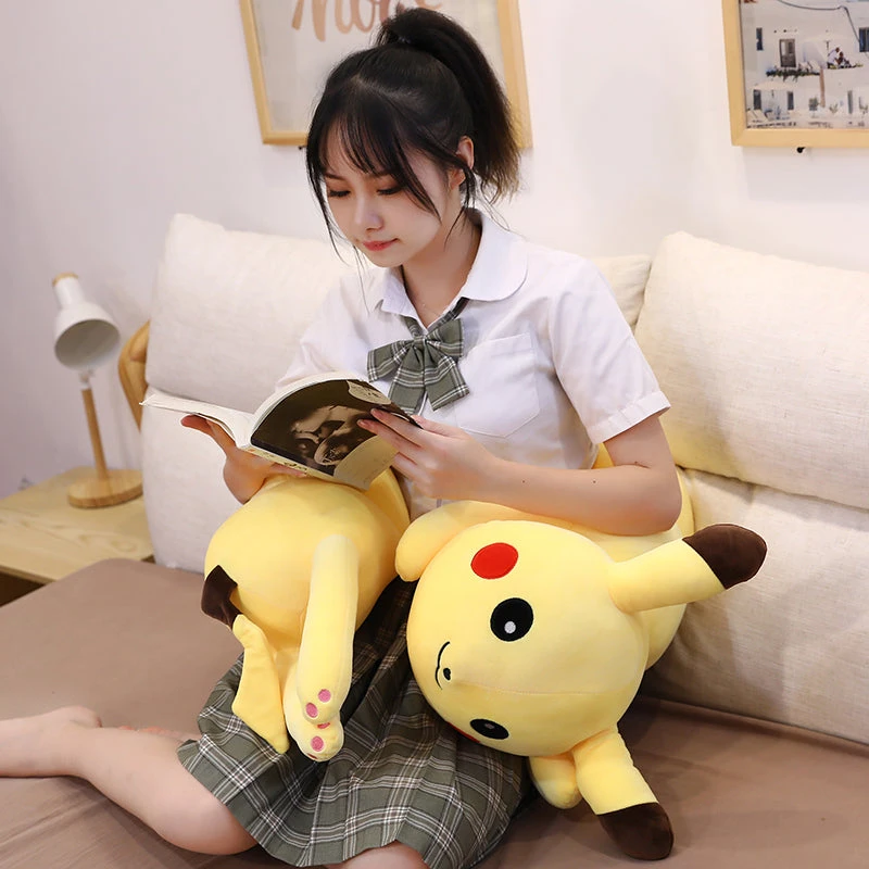 Riesiger Pikachu Kuschelwurm Stofftier 9 Riesiger Pikachu Kuschelwurm Stofftier – Bild 9