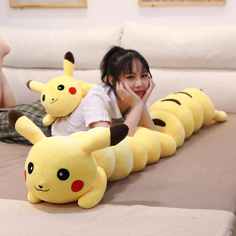 Riesiger Pikachu Kuschelwurm Stofftier 10 Riesiger Pikachu Kuschelwurm Stofftier – Bild 10
