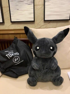 Plüschfigur Pokémon Dunkles Pikachu, Ca. 50cm -Pkm.store-verkäufe product image 1973477713